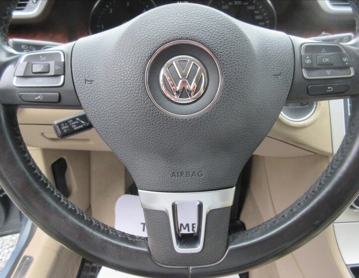 Volkswagen Passat 10