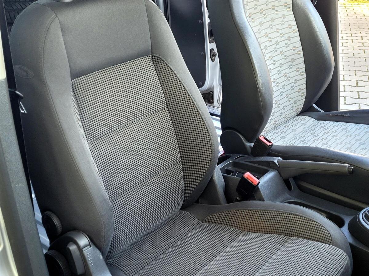 Volkswagen Caddy Skříň 1,6 l 75 kw