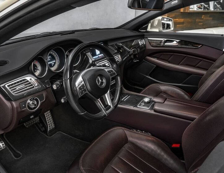 Mercedes-Benz CLS 10