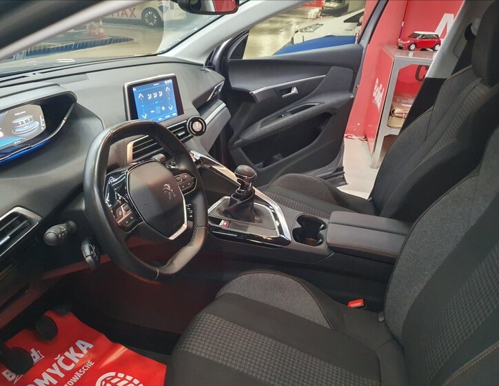 Peugeot 3008 SUV 1,2 l 96 kw