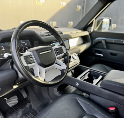 Land Rover Defender 9