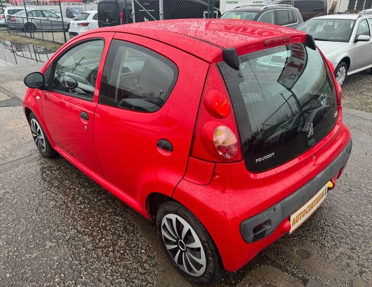 Peugeot 107 Hatchback 998,0 50 kw