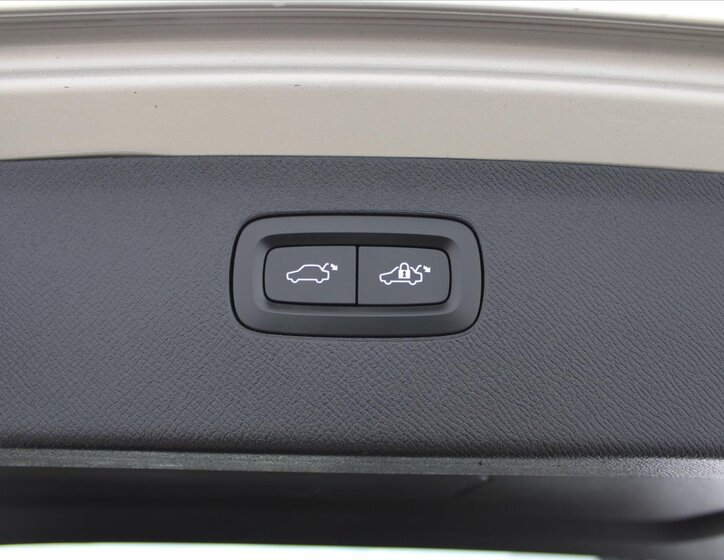 Volvo XC90 SUV 2,0 l 177 kw