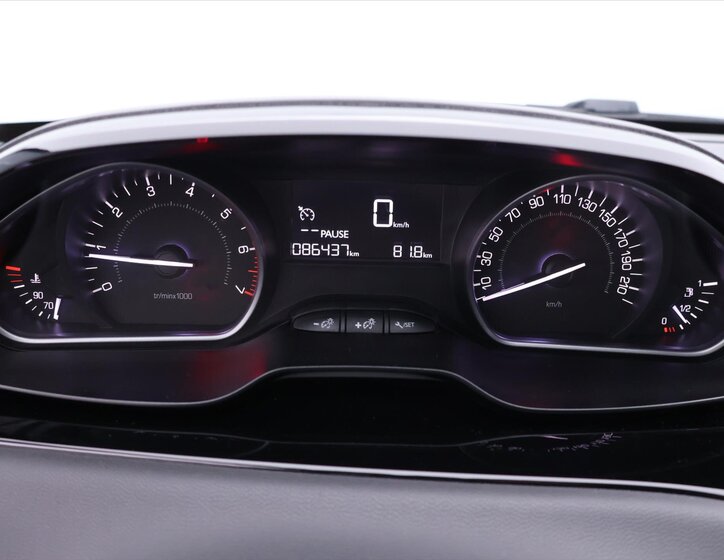 Peugeot 208 Hatchback 1,2 l 60 kw