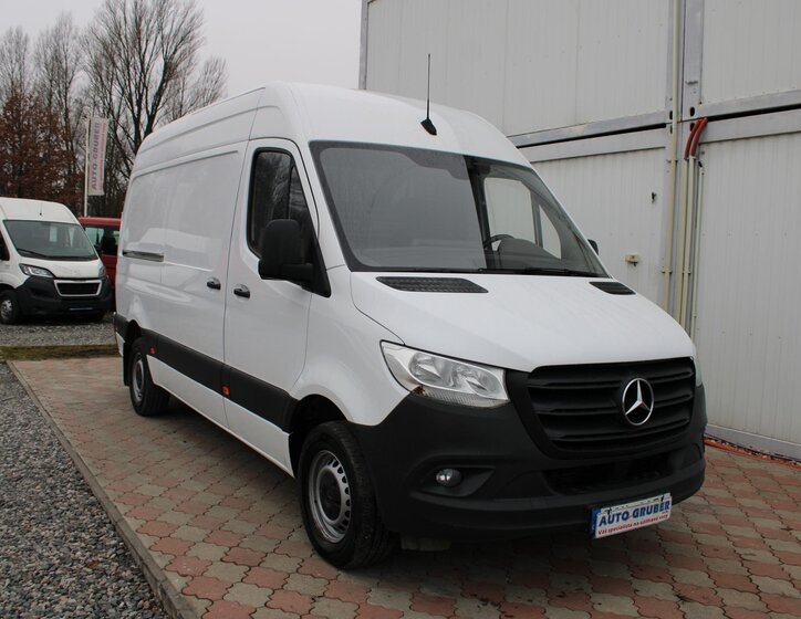 Mercedes-Benz Sprinter 2