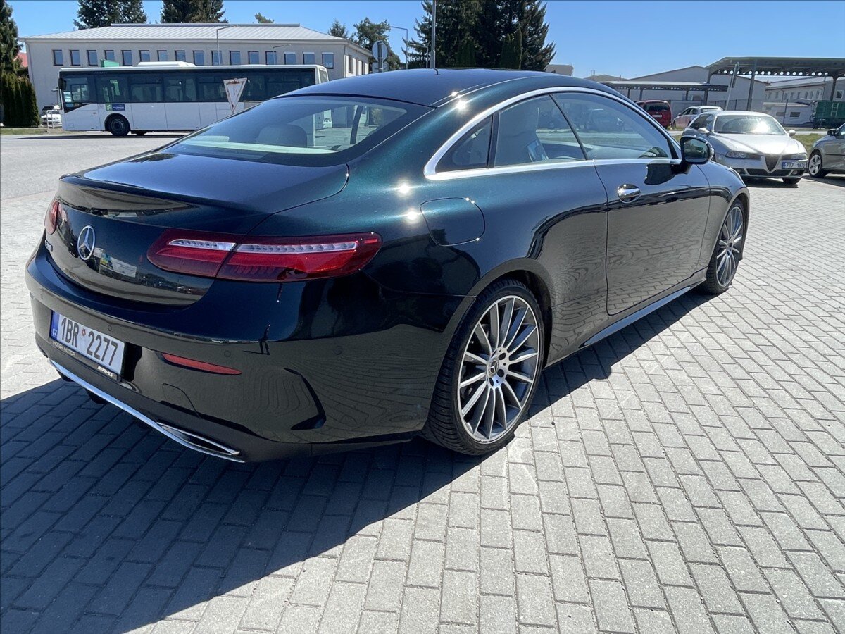 Mercedes-Benz Třídy E Kupé 2,0 l 180 kw