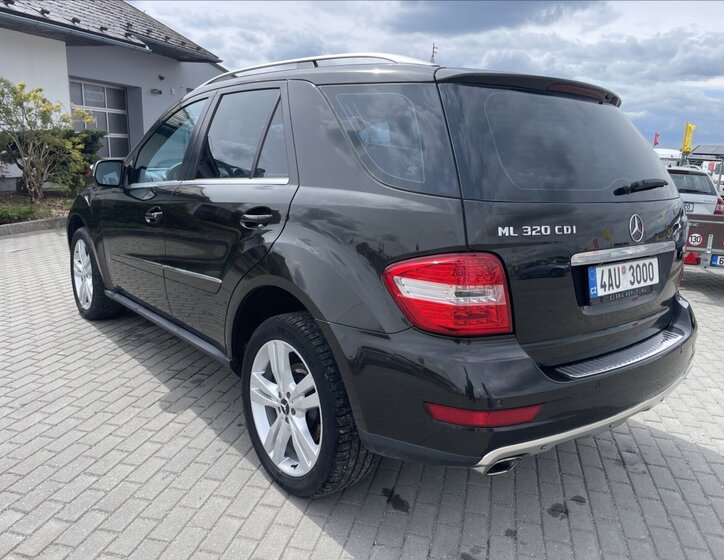 Mercedes-Benz Třídy M SUV / Terénní 3,0 l 165 kw