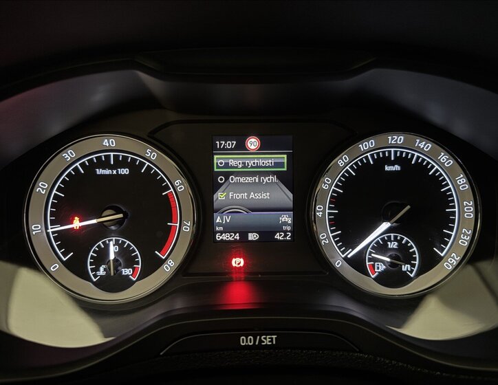 Škoda Karoq SUV / Terénní 1,5 l 110 kw