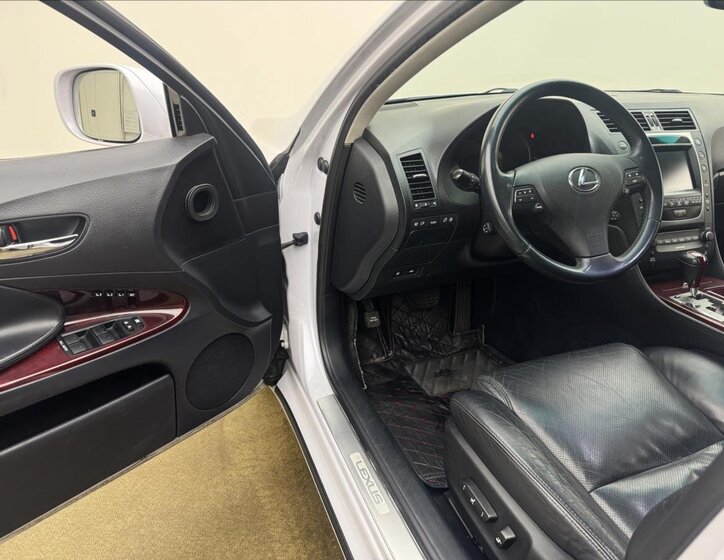 Lexus GS 300 Sedan / Limuzína 3,0 l 183 kw