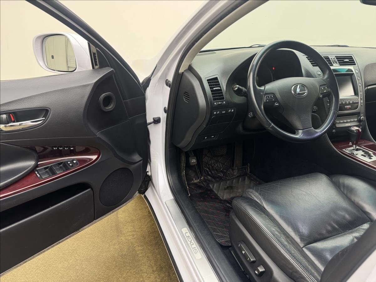 Lexus GS 300 Sedan / Limuzína 3,0 l 183 kw