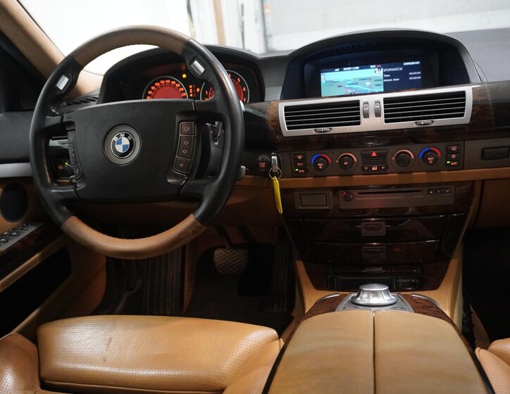 BMW Řada 7 Sedan 6,0 l 327 kw