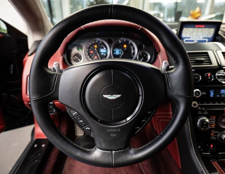 Aston Martin Vantage 6