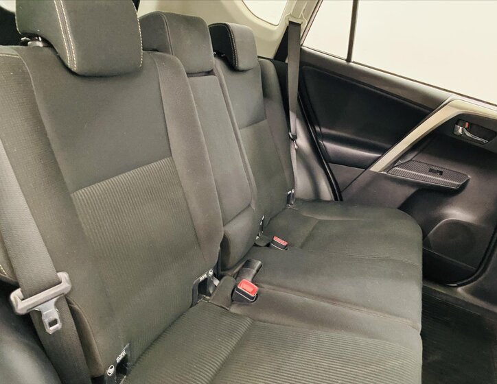 Toyota RAV4 SUV 2,0 l 112 kw