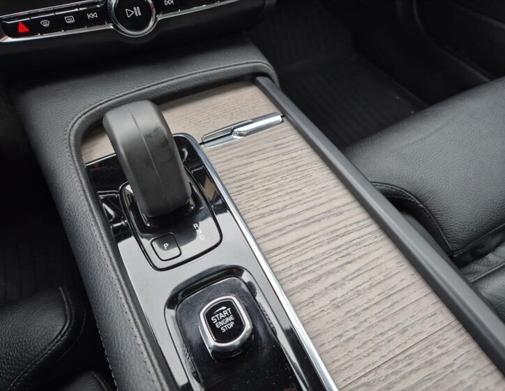 Volvo V90 Kombi 2,0 l 145 kw