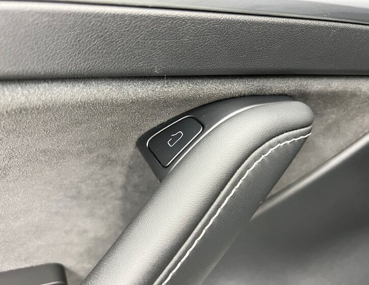 Tesla Model 3 Sedan / Limuzína 0,0 239 kw