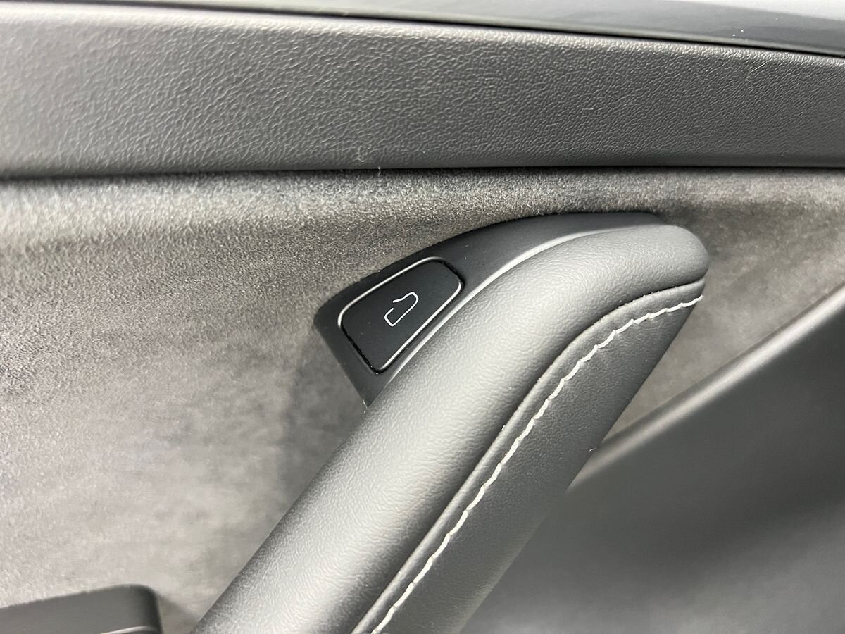 Tesla Model 3 Sedan / Limuzína 0,0 239 kw