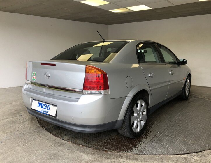Opel Vectra Sedan 2,2 l 108 kw