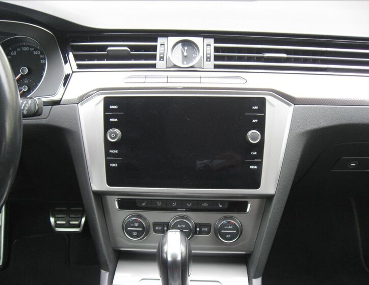 Volkswagen Passat 25