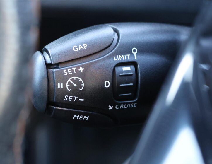 Peugeot 5008 SUV 1,6 l 133 kw