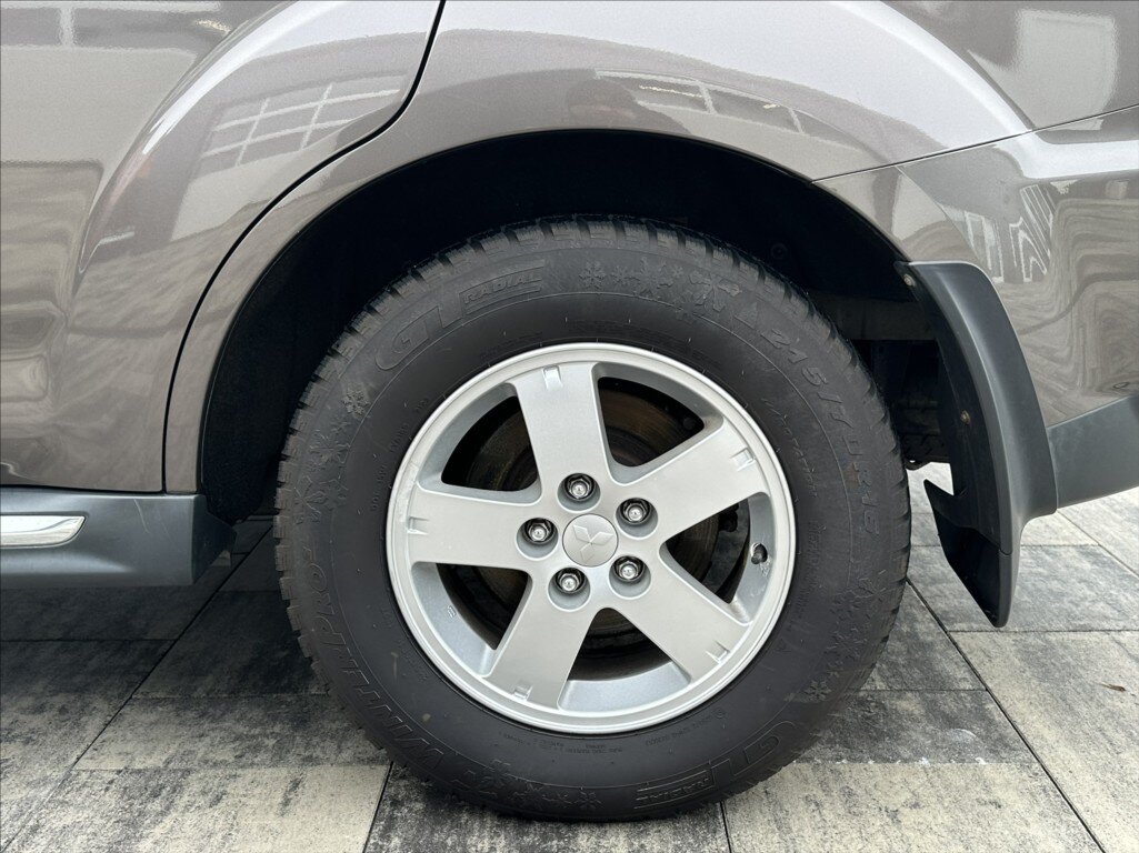 Mitsubishi Outlander SUV 2,3 l 130 kw