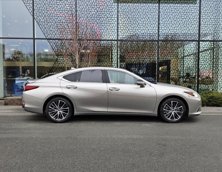 Lexus ES 300h 4