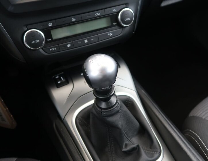 Toyota Avensis Kombi 2,0 l 105 kw