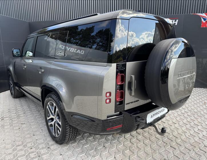 Land Rover Defender 6