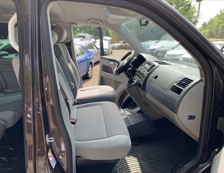 Volkswagen Caravelle 9