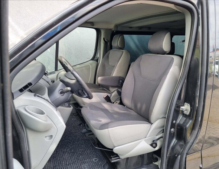 Opel Vivaro VAN / Minibus 2,5 l 107 kw