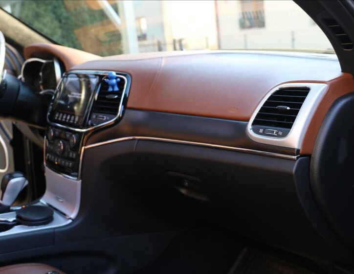 Jeep Grand Cherokee 29