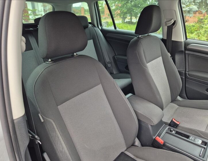 Volkswagen Golf Kombi 1,6 l 81 kw