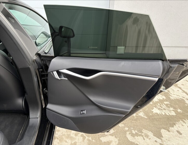 Tesla Model S 22