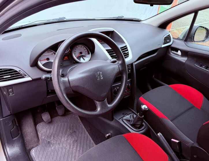 Peugeot 207 12
