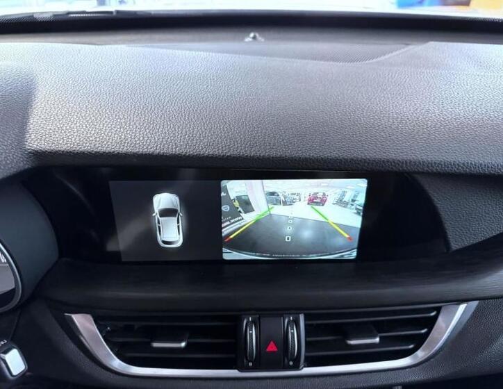 Alfa Romeo Stelvio 11