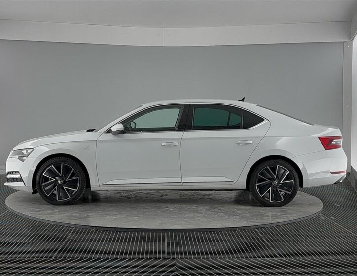 Škoda Superb Liftback 1,4 l 160 kw