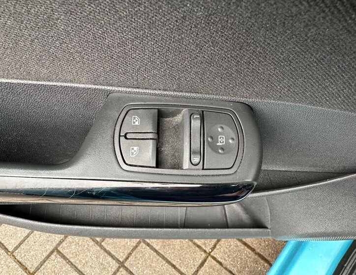 Opel Corsa Hatchback 1,4 l 64 kw