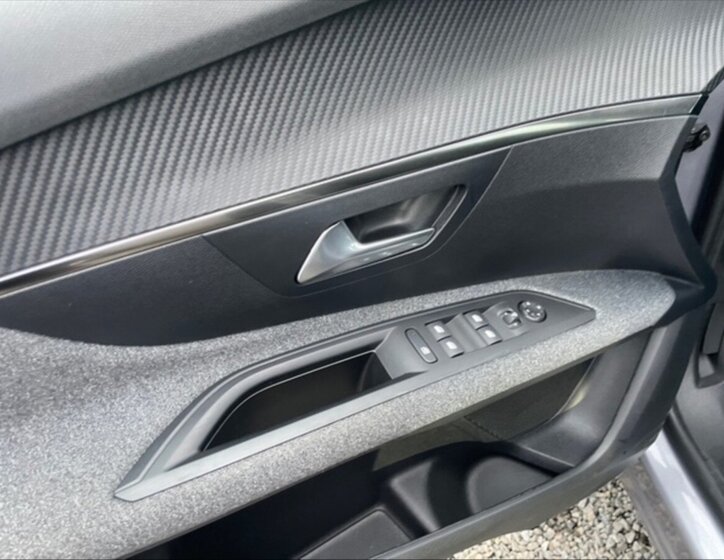 Peugeot 3008 SUV 1,2 l 96 kw