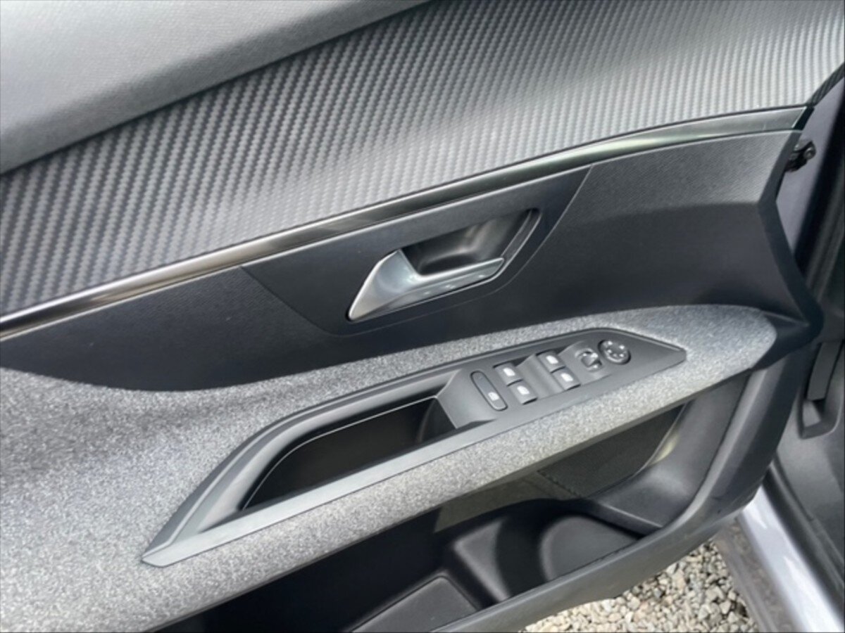 Peugeot 3008 SUV 1,2 l 96 kw