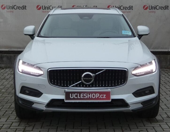 Volvo V90 2