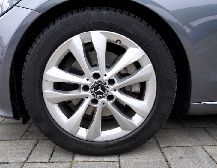 Mercedes-Benz Třídy C Sedan 2,0 l 143 kw