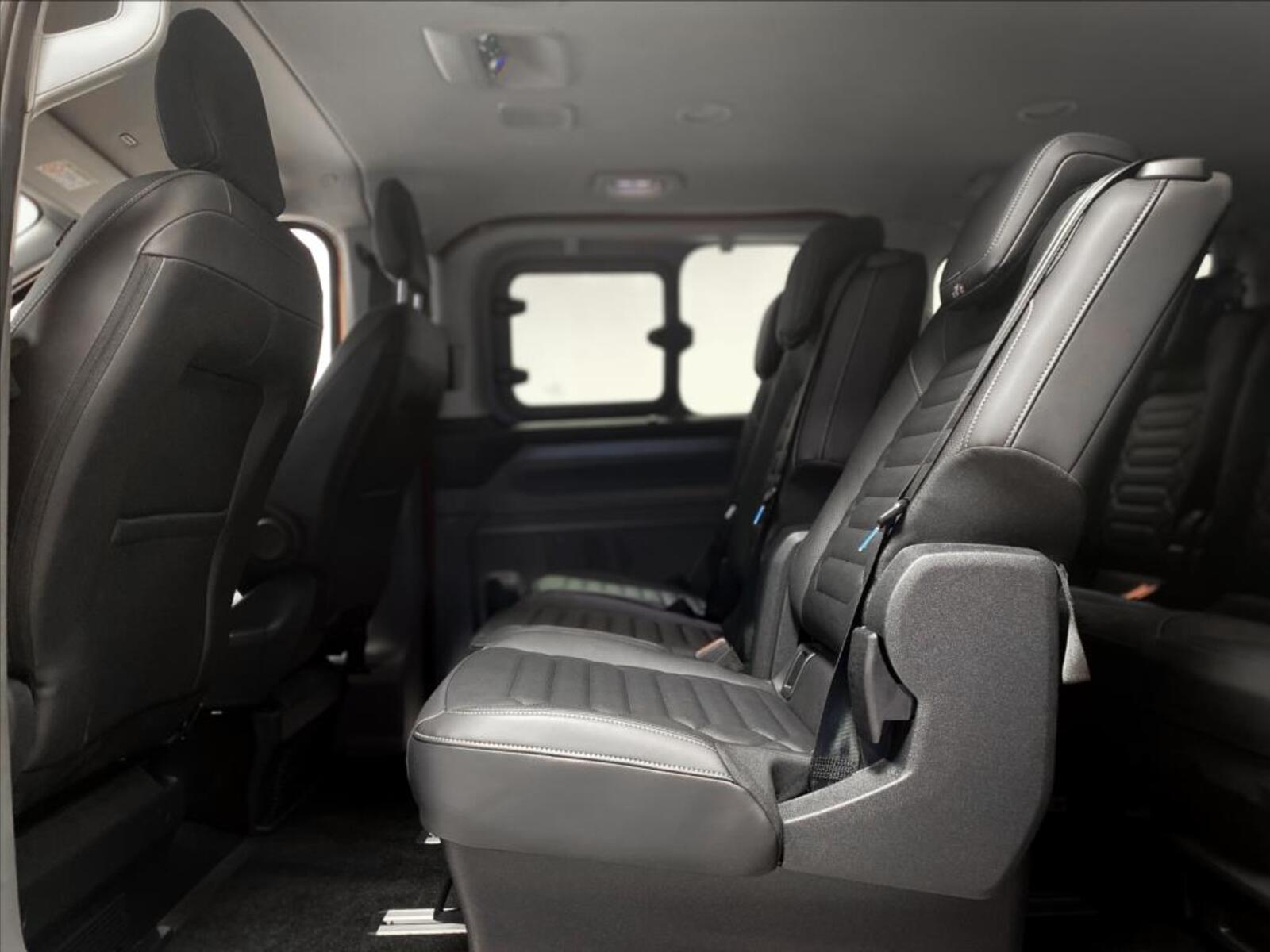 Ford Tourneo Custom 10