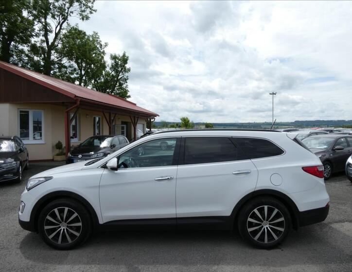 Hyundai Grand Santa Fe 6