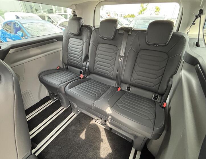 Ford Tourneo Custom 12