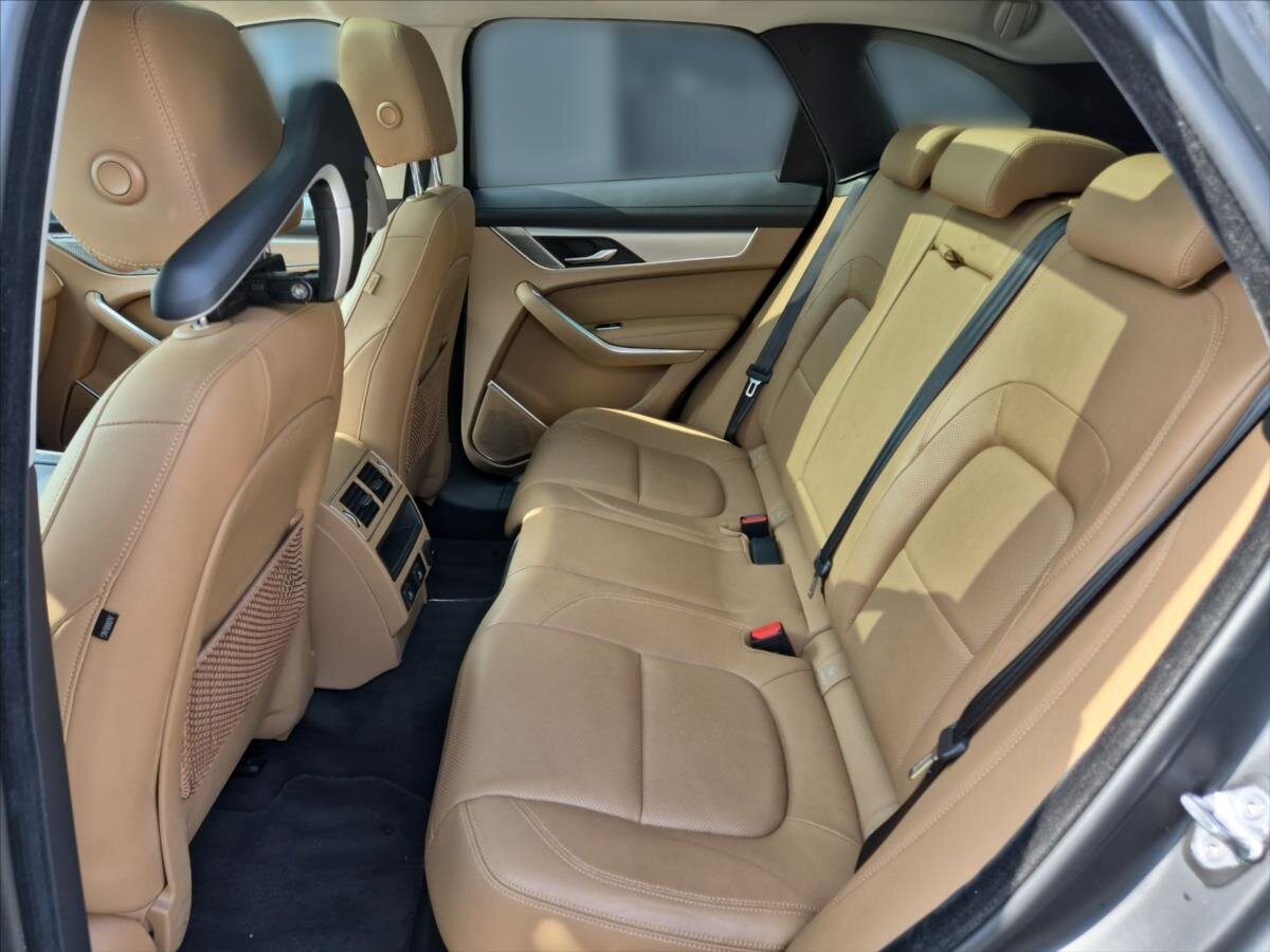 Jaguar F-Pace SUV / Terénní 2,0 l 150 kw