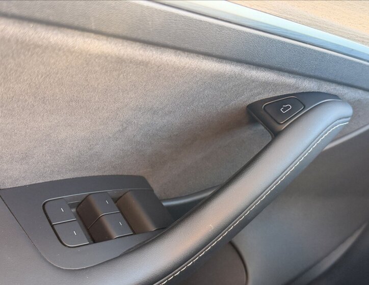 Tesla Model 3 Sedan / Limuzína 0,0 100 kw