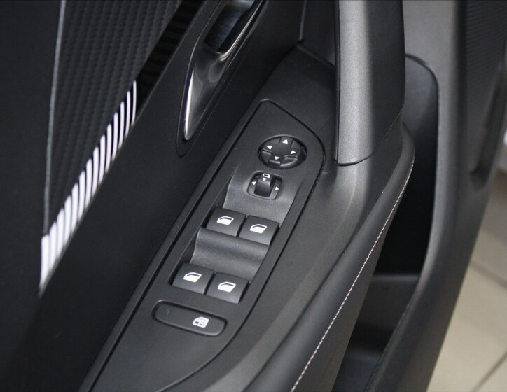 Peugeot 2008 SUV / Terénní 1,2 l 96 kw