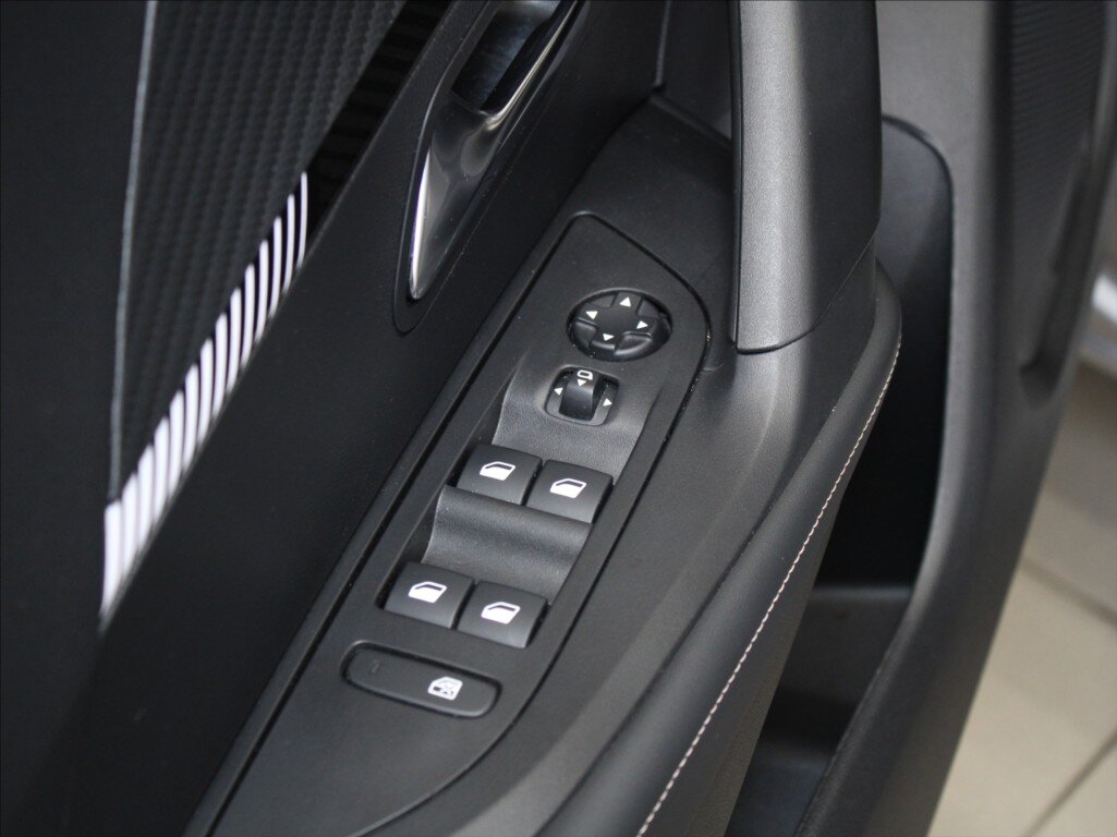 Peugeot 2008 SUV / Terénní 1,2 l 96 kw