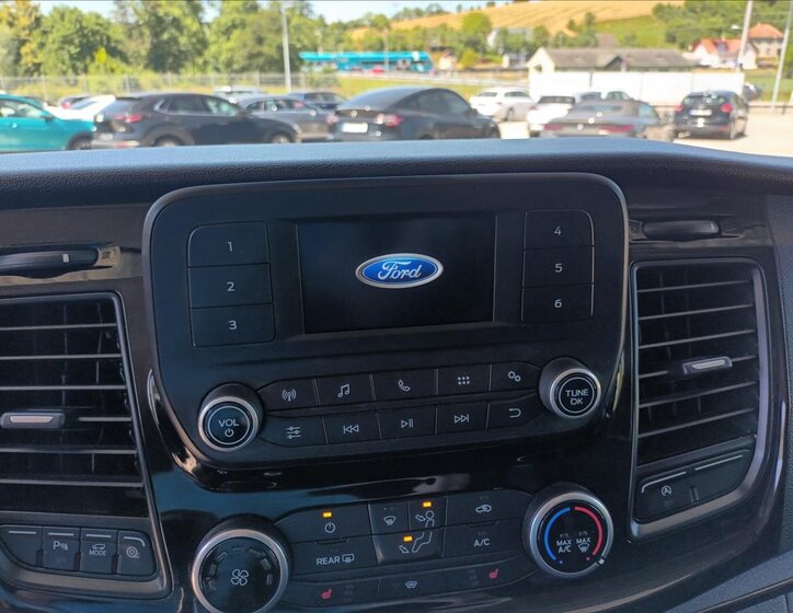 Ford Tourneo Custom VAN / Minibus 2,0 l 96 kw