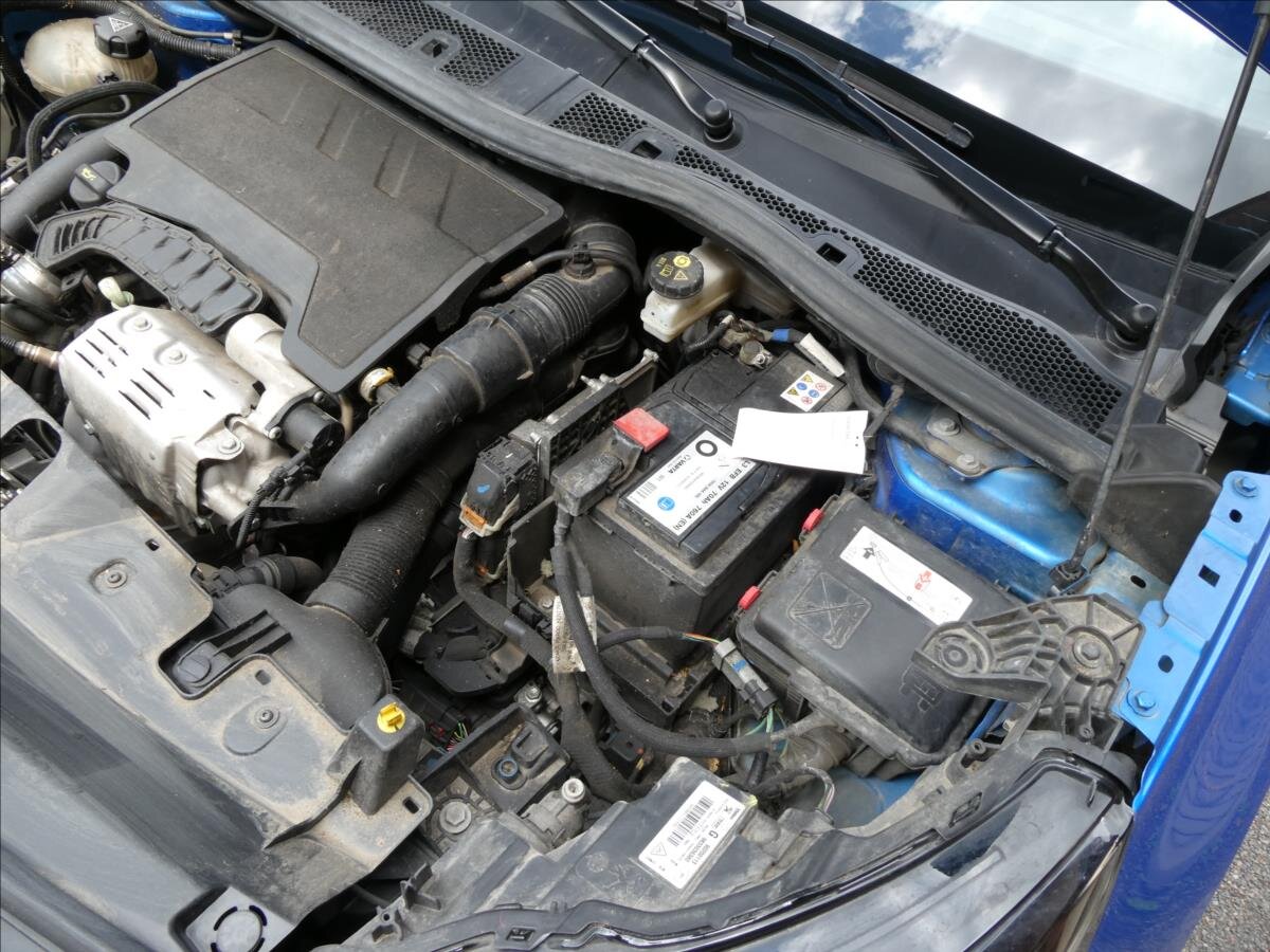 Peugeot 2008 SUV 1,2 l 96 kw