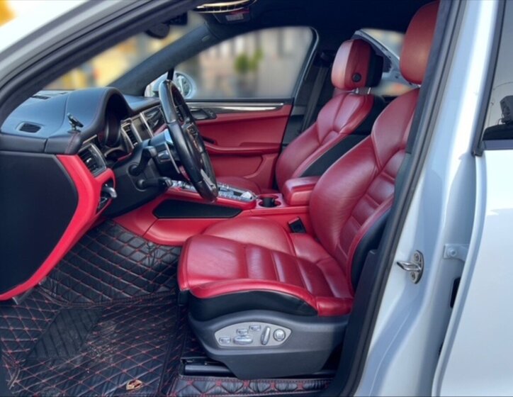 Porsche Macan SUV / Terénní 3,0 l 190 kw